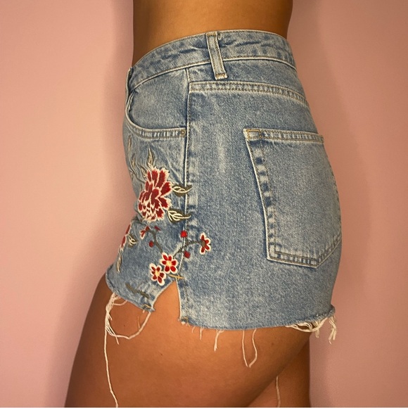TOPSHOP embroidered denim shorts - Picture 9 of 11